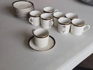 lot 83 image: Celebrity Ebony Dor Fine China (8) 2 Coffee Cups  (8) 4 Saucers