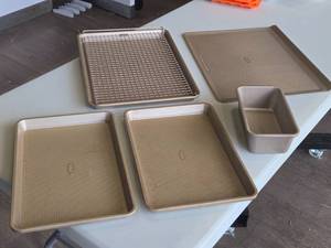 lot 84 image: Lot of (5) Oxo Cooking Sheets and Pans (1) 4-12x8-12, (2) 10x15, (1) 13x18 with Tray, (1) 14-12x18-12