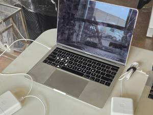 Apple Macbook 14" Laptop Computer A1706