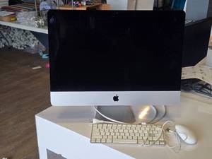 lot 9 image: Apple iMac 21 Computer A1418