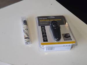 lot 45 image: Targus Wireless Presenter with Laser Pointer  Cat Laser Toy