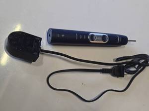 lot 47 image: Philips Sonicare Toothbrush with Charger