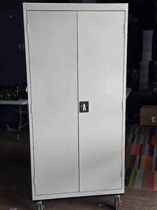 lot 174 image: Sandusky Rolling Storage Cabinet 36 x 24 x 67 with Keys