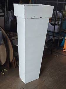 lot 176 image: 43 Metal Planter  Stand