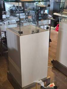 lot 177 image: Pedestal Lighted Display Case with Locking Bi-Fold Glass Doors