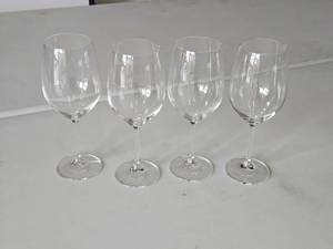 lot 205 image: Lot of (4) 9 12 Clear Glass Wine Glasses