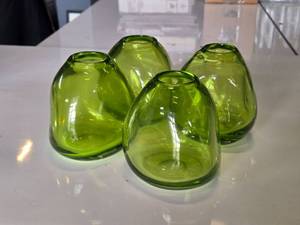 lot 228 image: Lot of (4) 4 14 Hand-Blown Art Glass Vases by Accent Dcor (green) (rounded triangle)