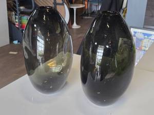 lot 261 image: Lot of (2) 11 Hand-Blown Art Glass Vases by Accent Dcor (smoked black) (rounded triangle)