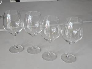 lot 214 image: Lot of (4) 9 14 Clear Glass Pinot Wine Glasses