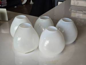 lot 220 image: Lot of (5) 4 14 Glass Vases by Accent Dcor (opaque white) (biomorphic)