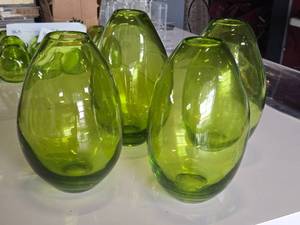 lot 235 image: Lot of (4) 11 Hand-Blown Art Glass Vases by Accent Dcor (green) (rounded triangle)