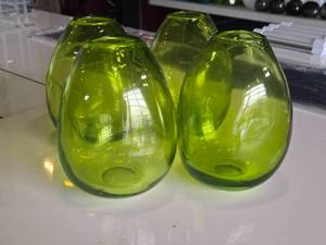 lot 263 image: Lot of (4) 7 12 Hand-Blown Art Glass Vases by Accent Dcor (green) (rounded triangle)