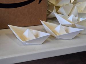 lot 364 image: Lot of (10) Plastic Origami Boat Dcor 9 x 5 x 3 12