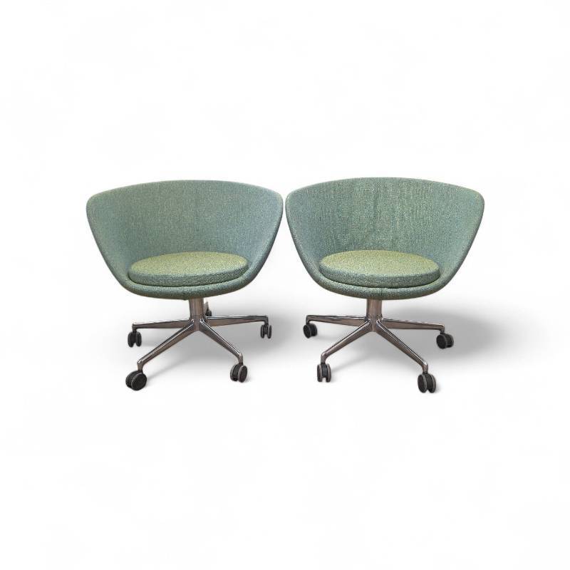 lot 66 image: Keilhauer Juxta Low Back Swivel Lounge Chair Retails for $1200