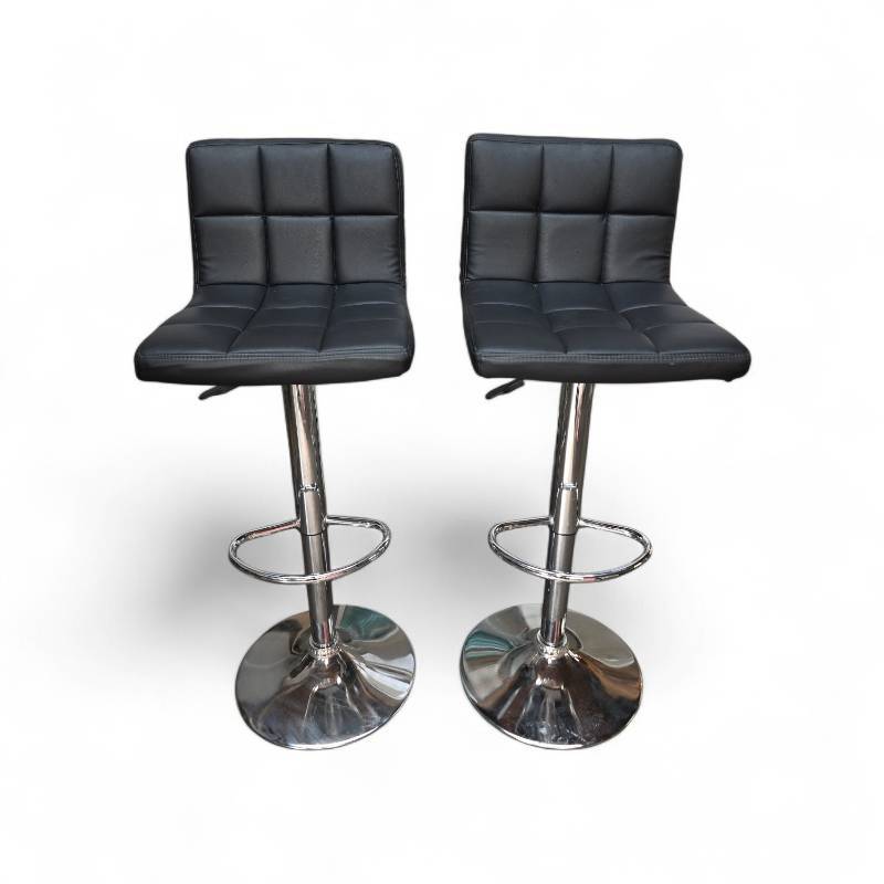 lot 27 image: 2 Hydraulic Stools