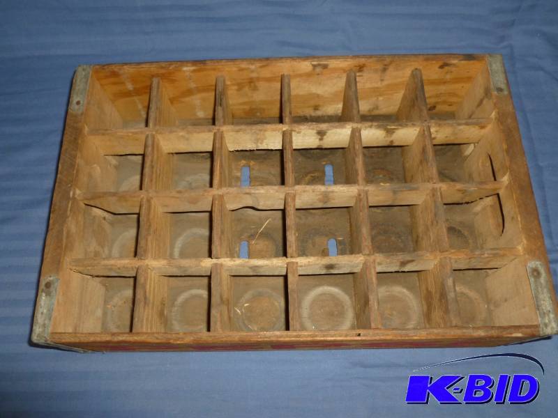lot 19 image: Vintage Wooden Pepsi Case