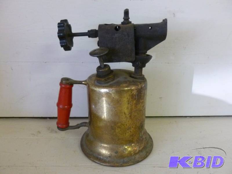 lot 22 image: Vintage Brass Torch