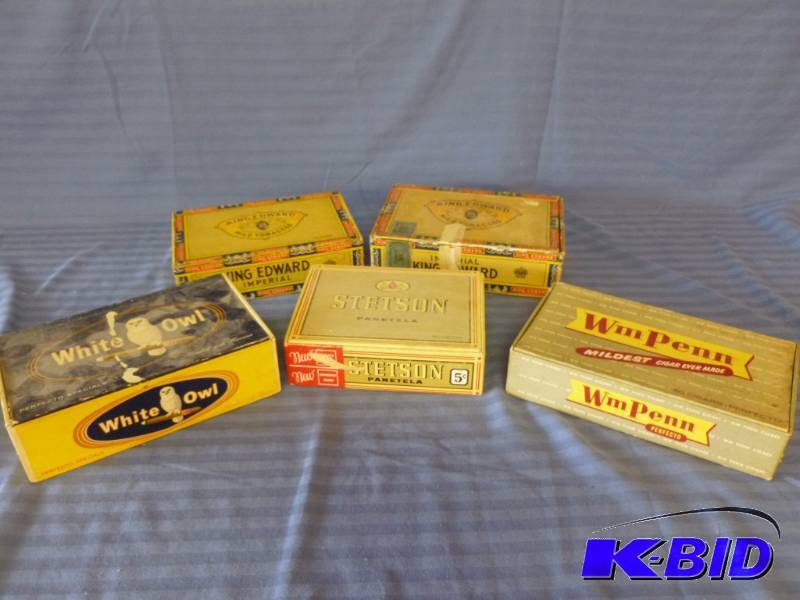 lot 30 image: Vintage Cigar Box