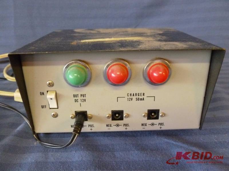 lot 41 image: Midland Battery Charger