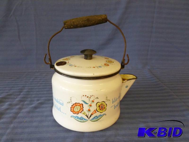 lot 51 image: Vintage Teapot