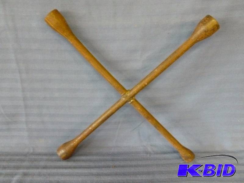 lot 89 image: Craftsman Tire Iron