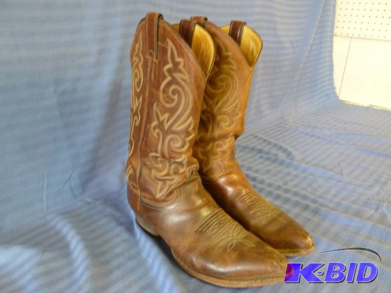 lot 107 image: Justin Cowboy Boots