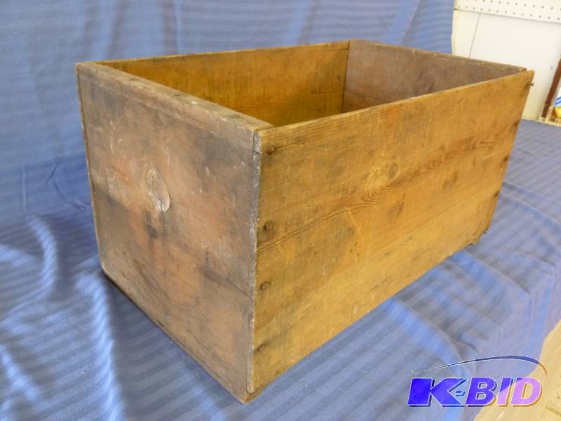lot 109 image: Vintage Wooden Crate