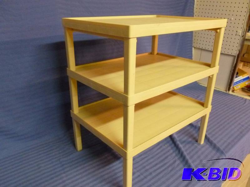 lot 149 image: Rubbermaid Storage Shelf