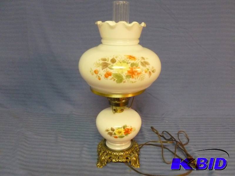 lot 154 image: Gone With The Wind Type Lamp