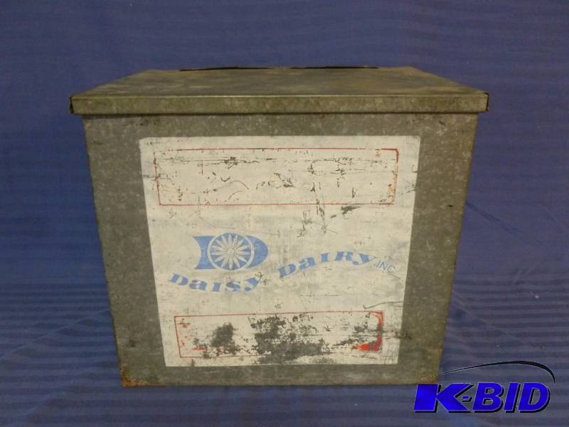 lot 181 image: Vintage Milk Box