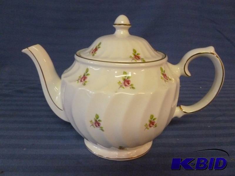 lot 186 image: Royal Windsor Teapot