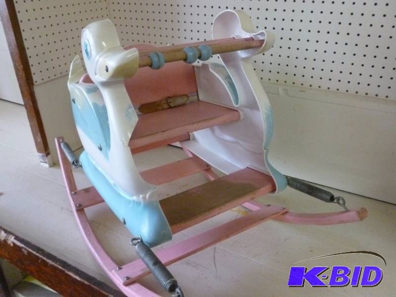 lot 226 image: Vintage Toy