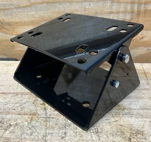 lot 164 image: IRONTON Universal Hose Reel Swivel Bracket