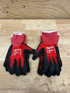 lot 225 image: Milwaukee Medium Red Latex Level 1 Cut Resistant Insulated Winter Dipped Work Gloves (lot of 4)