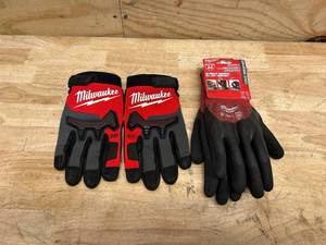 lot 226 image: Milwaukee XLarge Work Gloves (lot of 2)