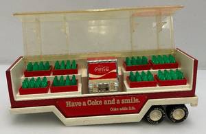 lot 8 image: Vintage Collectible Buddy L Coco Cola Trailer With Coke Cases And RARE Hard To Find Coca-Cola Pop Machine (Trailer Only)