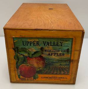 lot 47 image: Vintage Wooden UPPER VALLEY WASHINGTON State Apples Fruit Crate With Lid 11 x 12 14 x 19 12