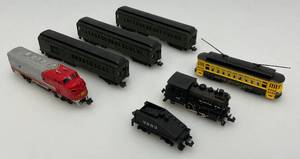 lot 65 image: Group Of N Scale Engines Including SANTA FE With Train Cars And More