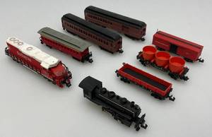 lot 68 image: Group Of N Scale Engines Including Burlington With Pennsylvania Train Cars And More