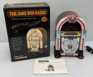 lot 83 image: Vintage AUTIOSOUND Model 1939C The Juke Box Radio 13 (WORKS)