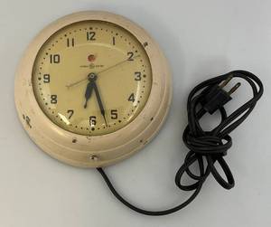lot 179 image: 1940s General Electric Tan Wall Clock