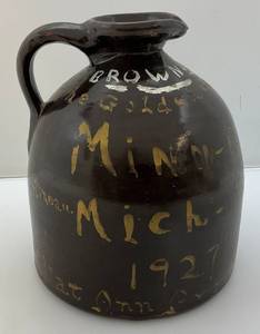 lot 230 image: 1927 Minnesota Golden Gophers Little Brown Jug With Names