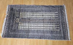 lot 70 image: Vintage Hand Knotted Pakistani Bokhara Entry Rug