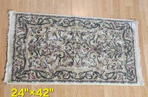 lot 98 image: Persian Style Area Rug