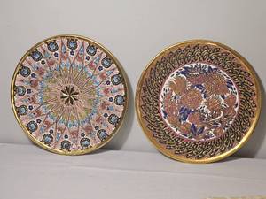 lot 260 image: Moroccan Hand Painted Enamel Ceramic Charger Set