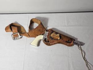 lot 261 image: Vintage Hubley Colt Forty Five Cap Gun