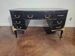 lot 81 image: Ornate Louis XIV Writing Desk