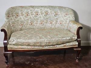 lot 54 image: Vintage Duncan Phyfe Style Loveseat