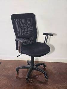 lot 53 image: Modern Mesh Back Office Chair