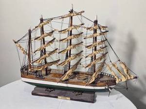 lot 267 image: Fifteen Inch Clipper Model Boat